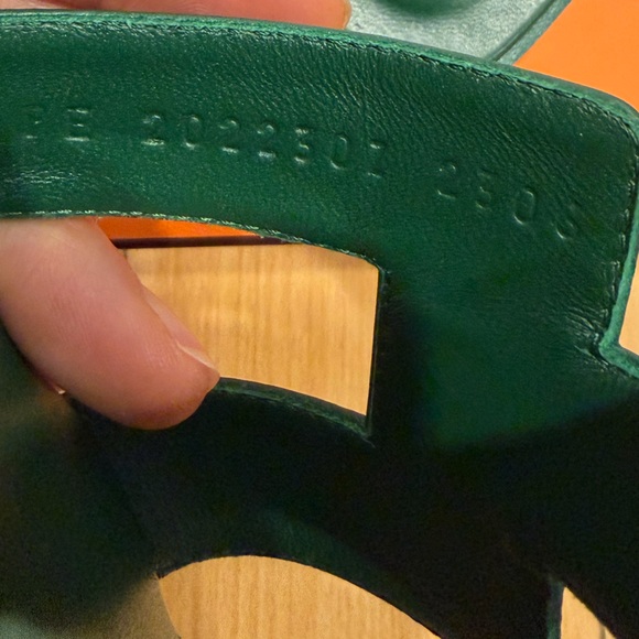 HERMES EUC Vert Électrique Green Leather Oran Sandals Slides 39 9 Hermès - Picture 4 of 8